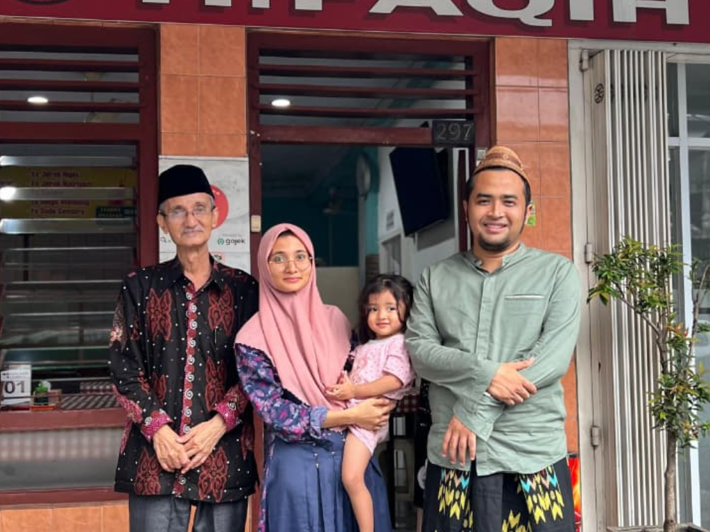 Buya Husein Muhammad & Sahabat Gus Dur menikmati sate