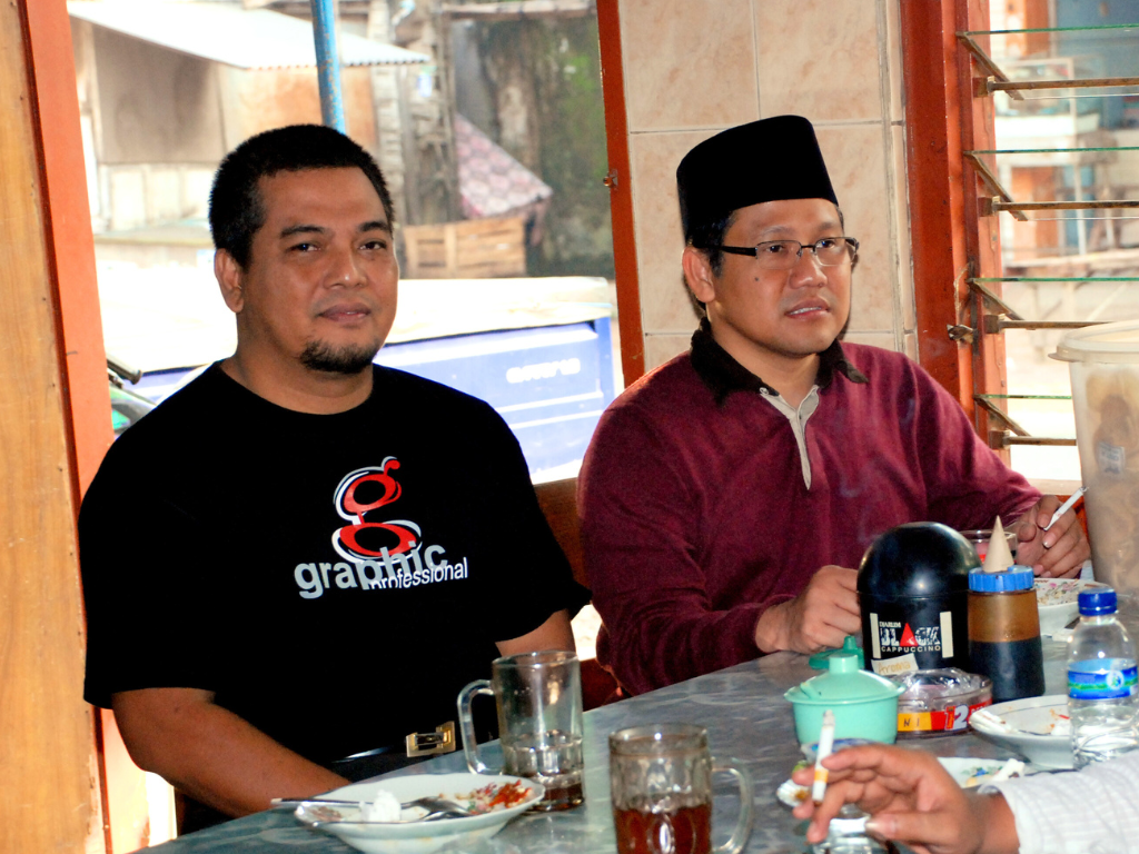 Muhaimin Iskandar / Cak Imin menikmati sate